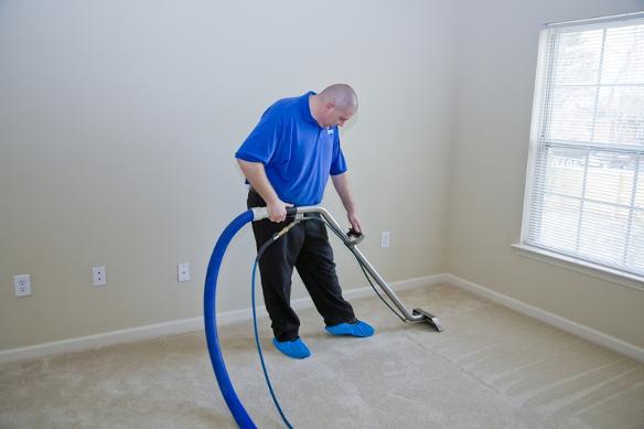 carpet-cleaning-charlotte-nc-professional-man-professional-manprofessional-man